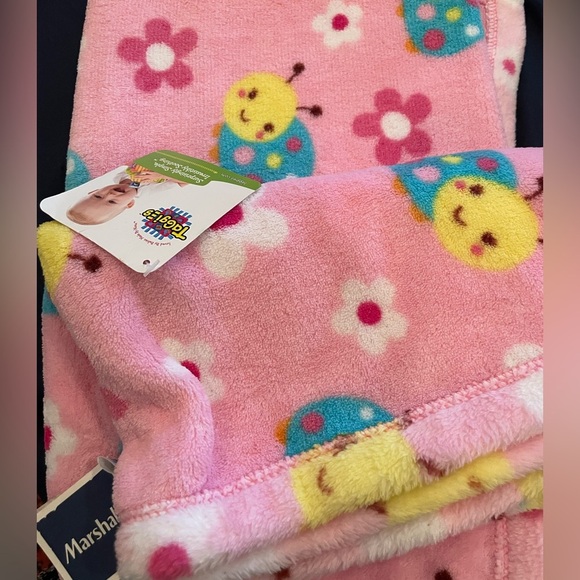 2 NWT Baby Blankets – Taggies Ladybug & Blankets and Beyond Pink Dot - Picture 4 of 9